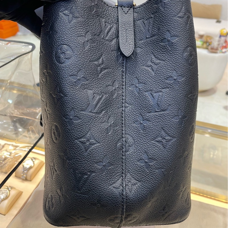 LV 黑金壓花全皮 手柄水桶包 芯片款 尺寸約26*26-8