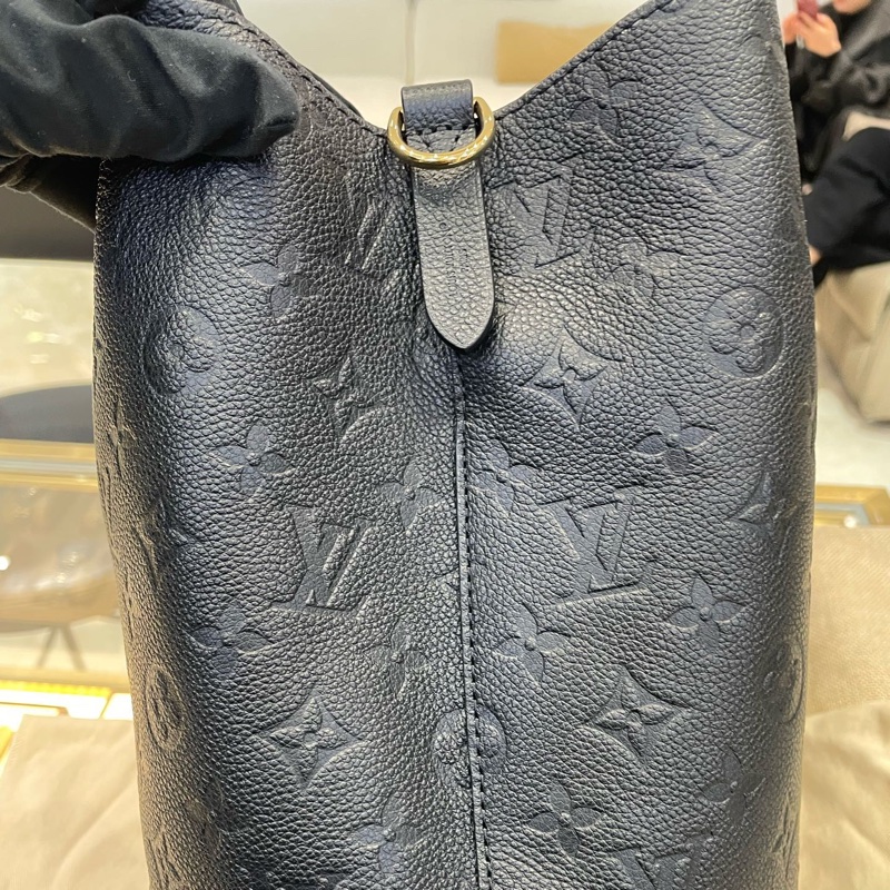 LV 黑金壓花全皮 手柄水桶包 芯片款 尺寸約26*26-10