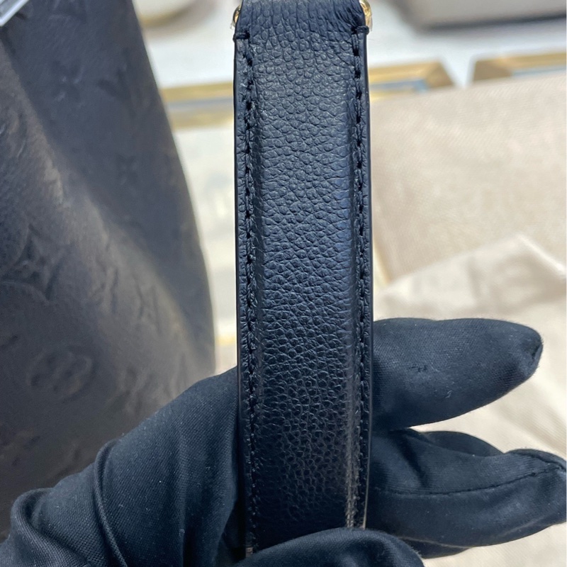 LV 黑金壓花全皮 手柄水桶包 芯片款 尺寸約26*26-20