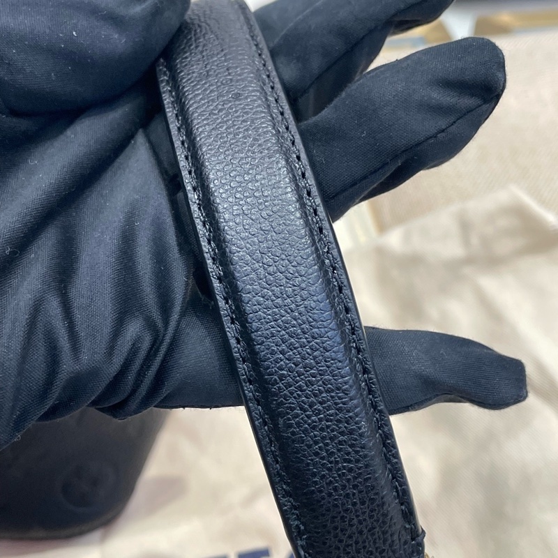 LV 黑金壓花全皮 手柄水桶包 芯片款 尺寸約26*26-21