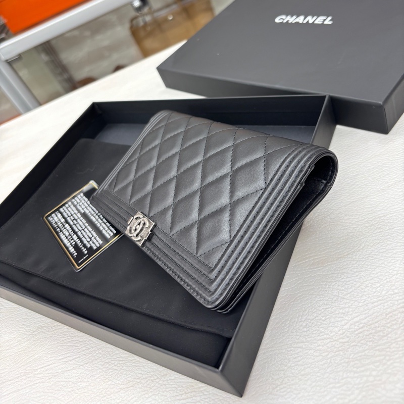 Chanel 黑銀Leboy對折長錢包 鐳射22開 附件卡、塵袋、盒。-1