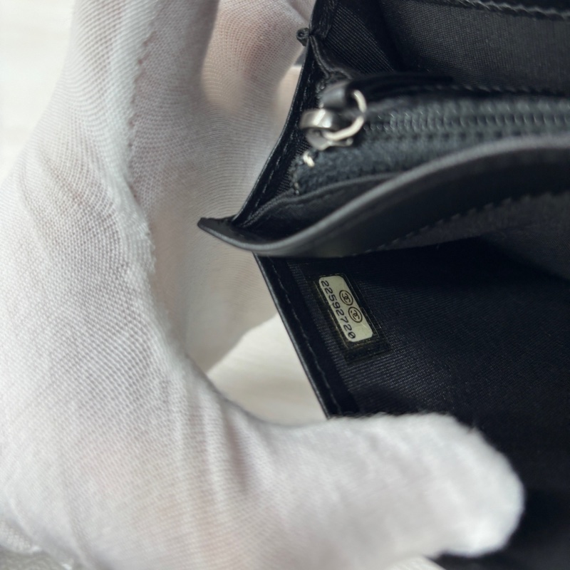Chanel 黑銀Leboy對折長錢包 鐳射22開 附件卡、塵袋、盒。-7