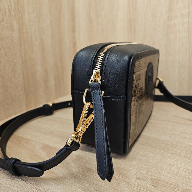 [品況優甜價出❣️少見品項] Fendi FFlogo黑色牛皮拉鏈斜背相機包-1