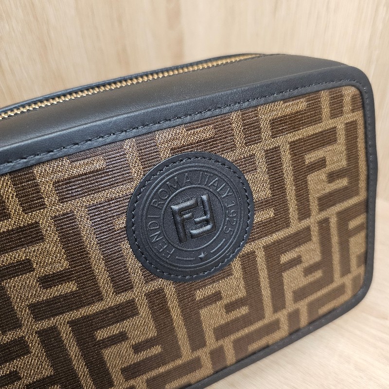 [品況優甜價出❣️少見品項] Fendi FFlogo黑色牛皮拉鏈斜背相機包-6
