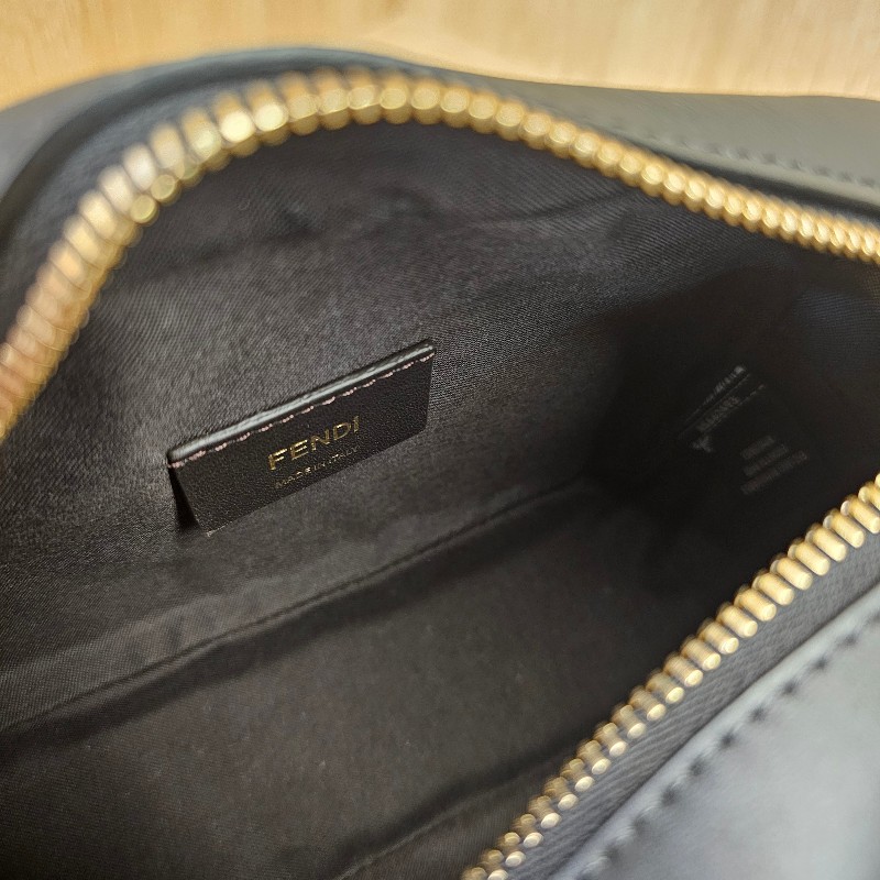 [品況優甜價出❣️少見品項] Fendi FFlogo黑色牛皮拉鏈斜背相機包-14