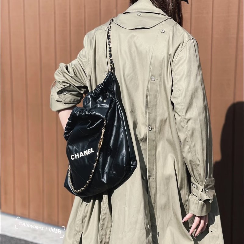 CHANEL 22 Bag - 中號白字黑金-9