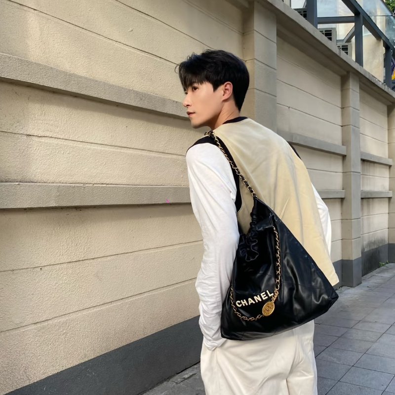 CHANEL 22 Bag - 中號白字黑金-1