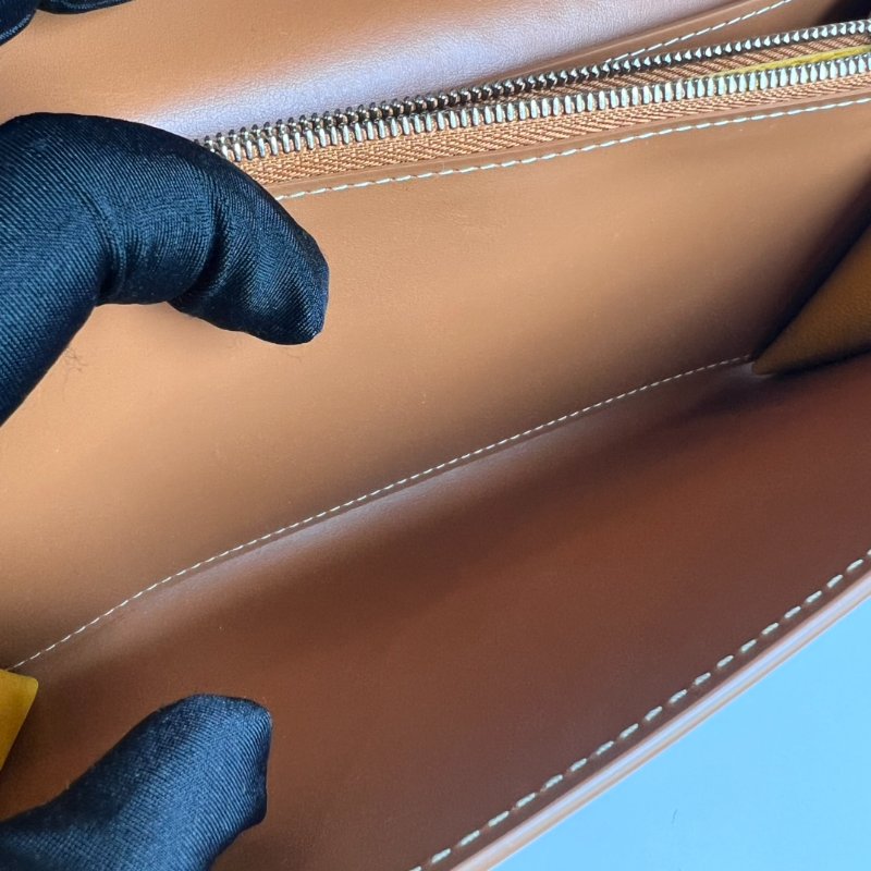 GOYARD 滿版老花掀蓋側背包-7