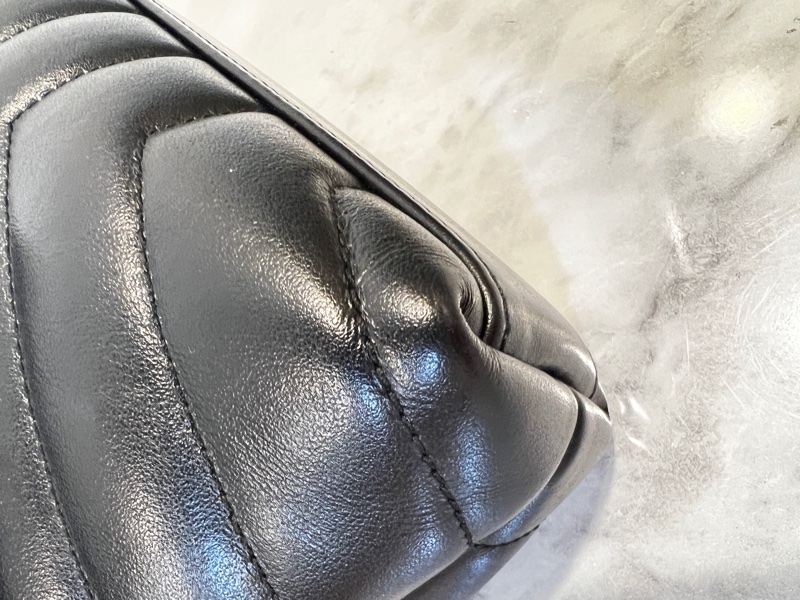 YSL 黑牛皮金釦Lou Lou Toy斜背包-6