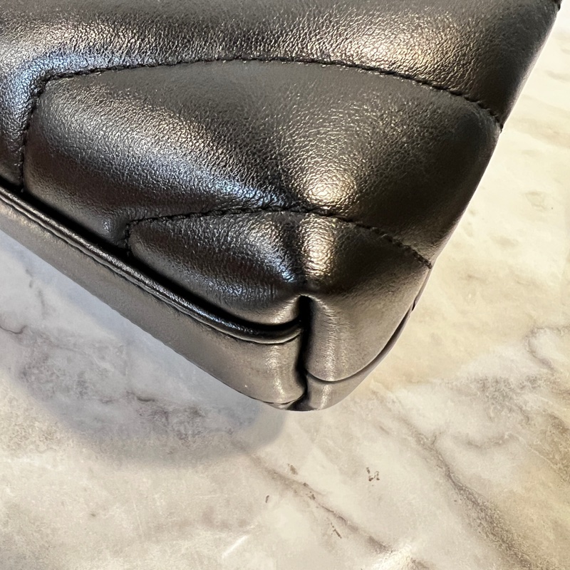 YSL 黑牛皮金釦Lou Lou Toy斜背包-9