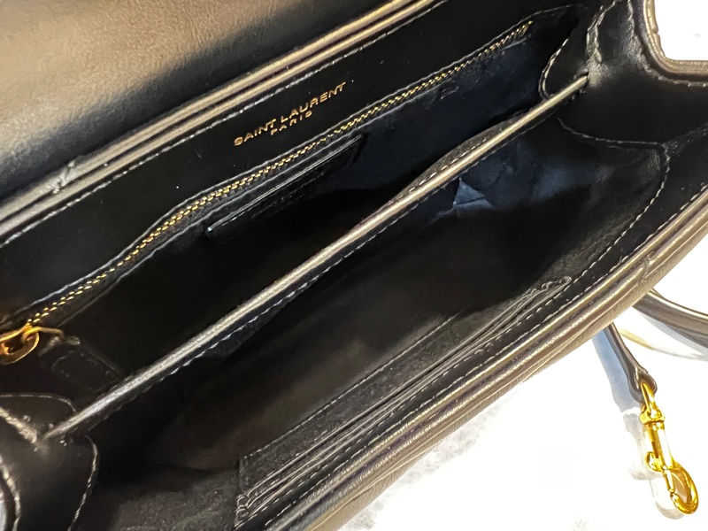 YSL 黑牛皮金釦Lou Lou Toy斜背包-10