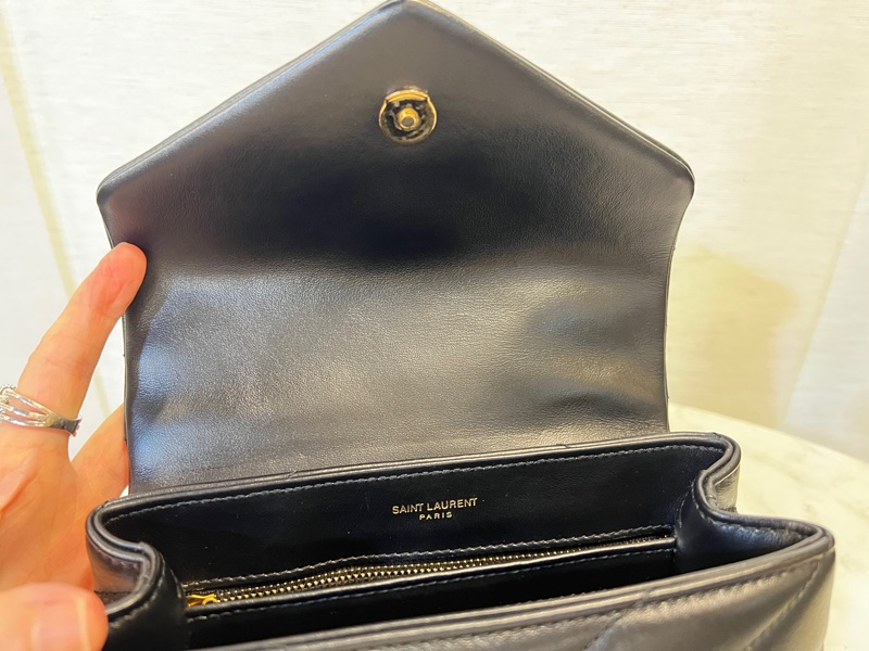 YSL 黑牛皮金釦Lou Lou Toy斜背包-11