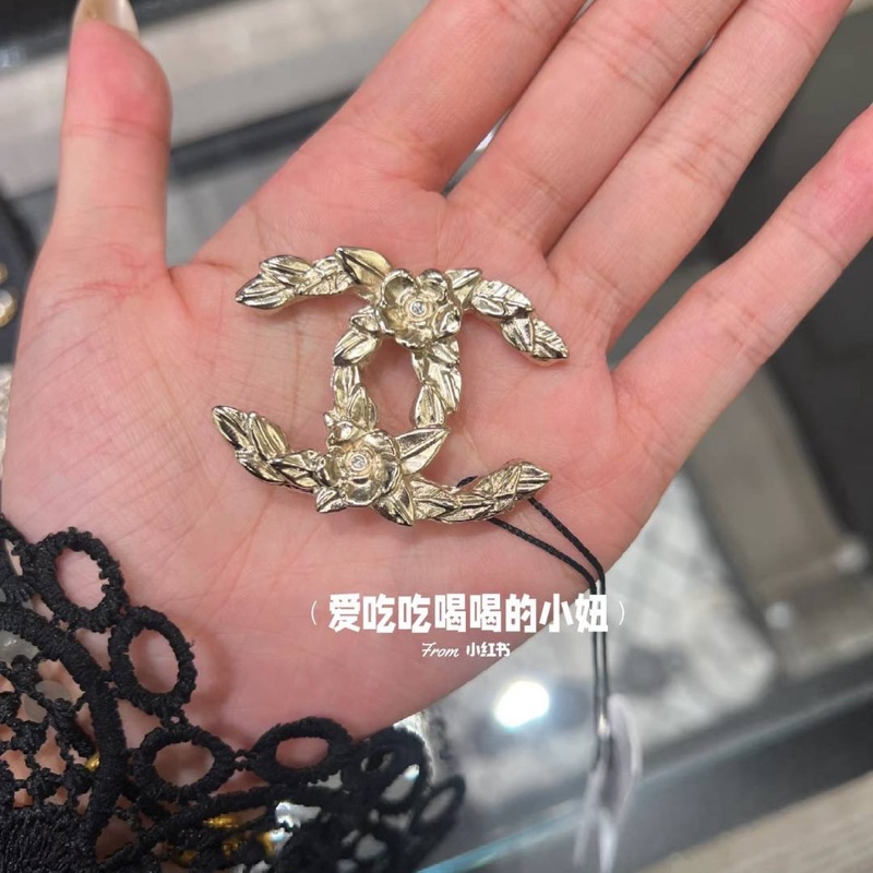 全新chanel 香奈兒 2024 金色 水鑽 山茶花 飾品 胸針 別針-0