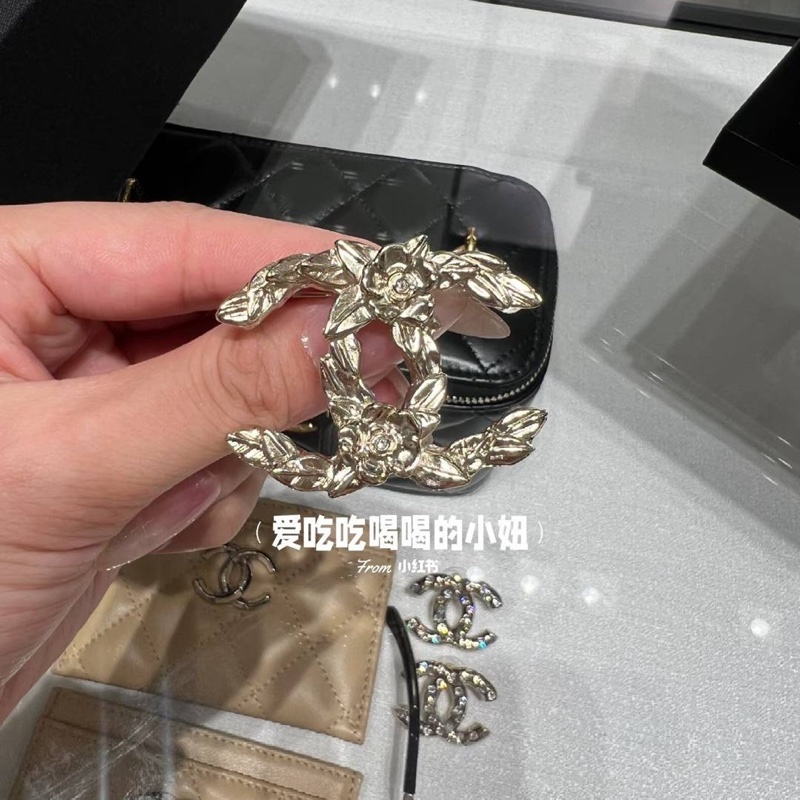 全新chanel 香奈兒 2024 金色 水鑽 山茶花 飾品 胸針 別針-1