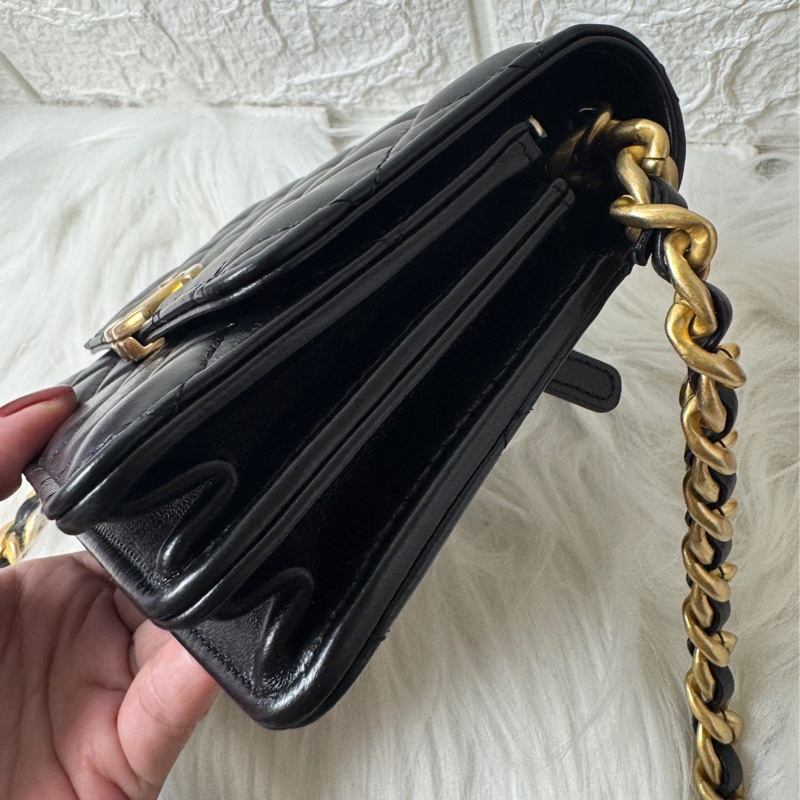 CHANEL羊黑霧金釦Woc-10