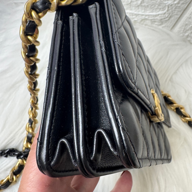 CHANEL羊黑霧金釦Woc-11