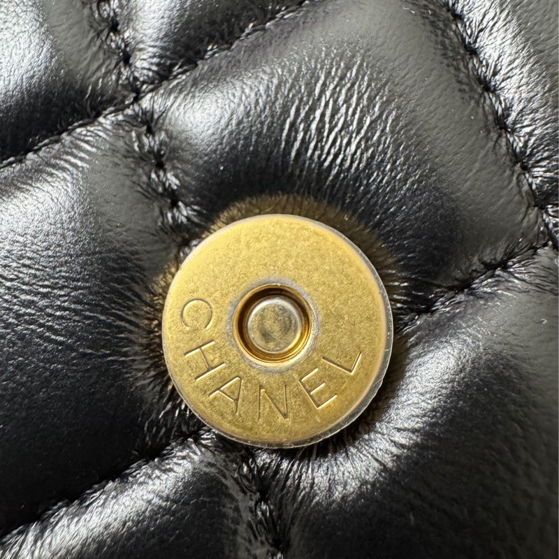 CHANEL羊黑霧金釦Woc-17