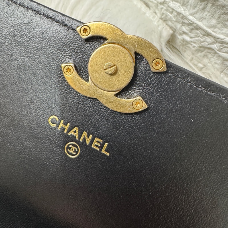 CHANEL羊黑霧金釦Woc-18