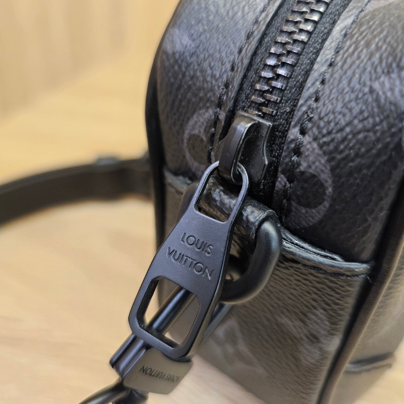 [品況優❣️] LV黑灰老花拉鏈斜背相機包-9