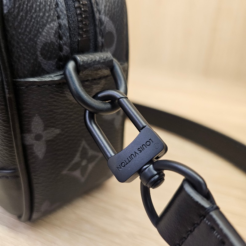 [品況優❣️] LV黑灰老花拉鏈斜背相機包-10