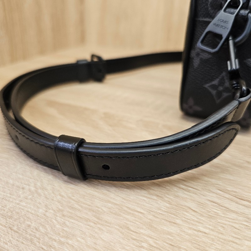 [品況優❣️] LV黑灰老花拉鏈斜背相機包-11