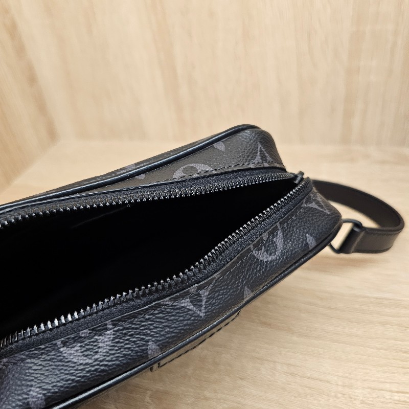 [品況優❣️] LV黑灰老花拉鏈斜背相機包-13