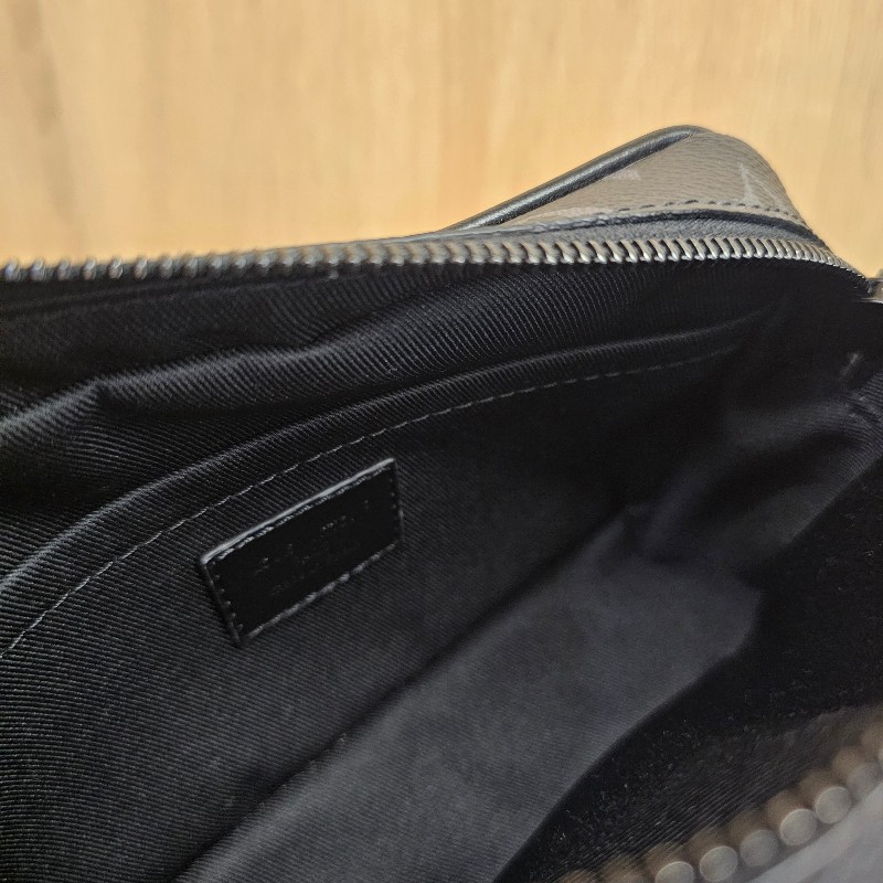 [品況優❣️] LV黑灰老花拉鏈斜背相機包-14