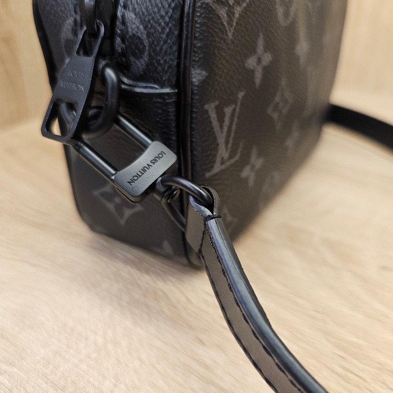 [品況優❣️] LV黑灰老花拉鏈斜背相機包-15