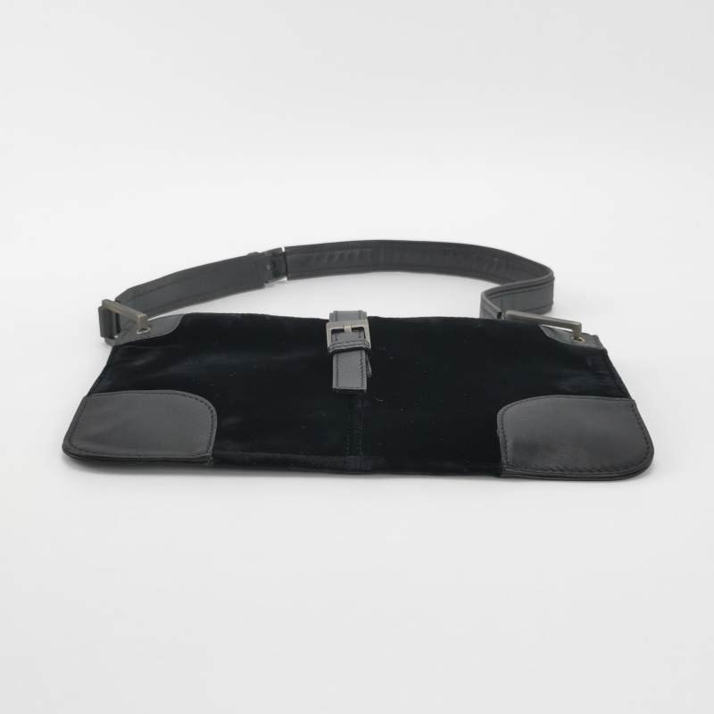 Saint Laurent 牛皮絨布純色金屬針扣單肩包-5