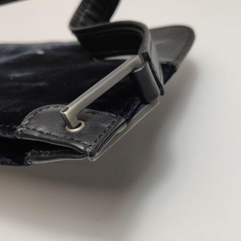 Saint Laurent 牛皮絨布純色金屬針扣單肩包-10