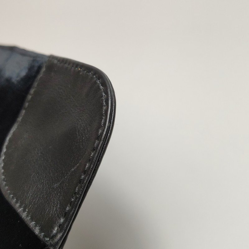 Saint Laurent 牛皮絨布純色金屬針扣單肩包-12