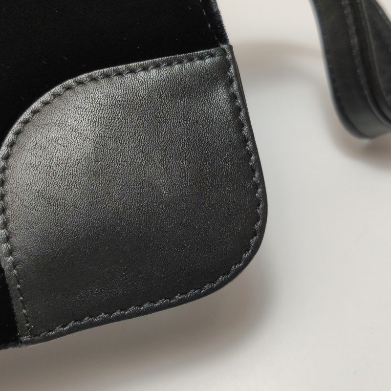 Saint Laurent 牛皮絨布純色金屬針扣單肩包-13