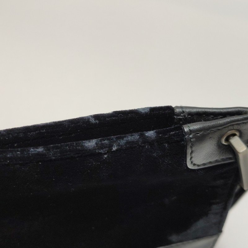 Saint Laurent 牛皮絨布純色金屬針扣單肩包-16