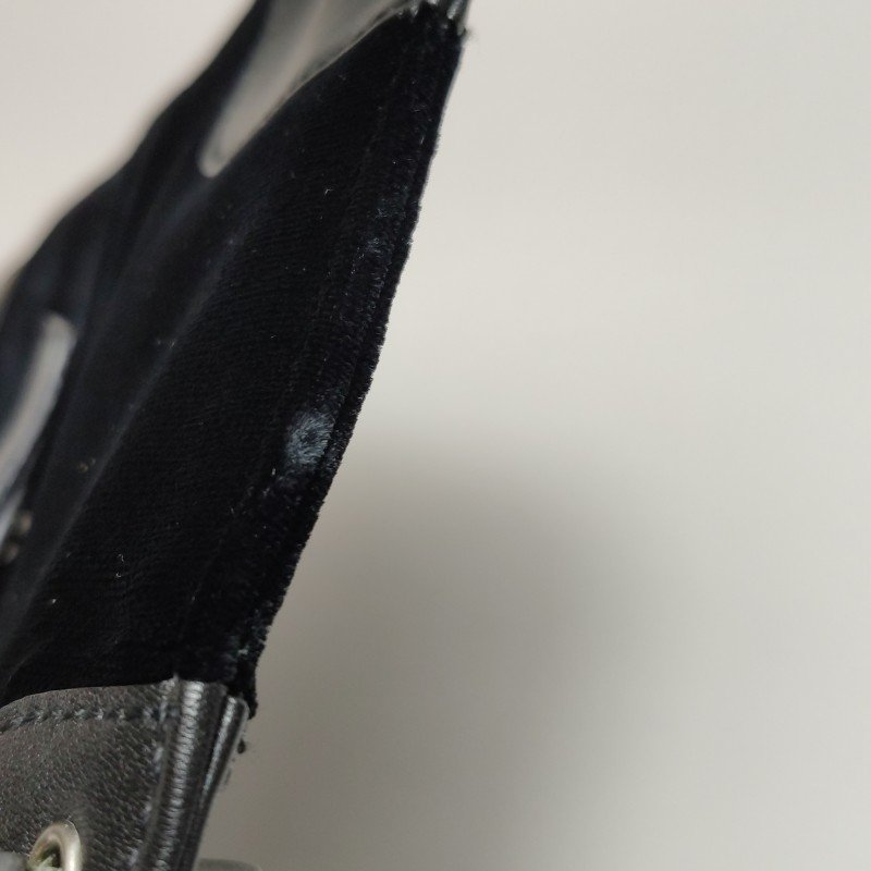 Saint Laurent 牛皮絨布純色金屬針扣單肩包-17