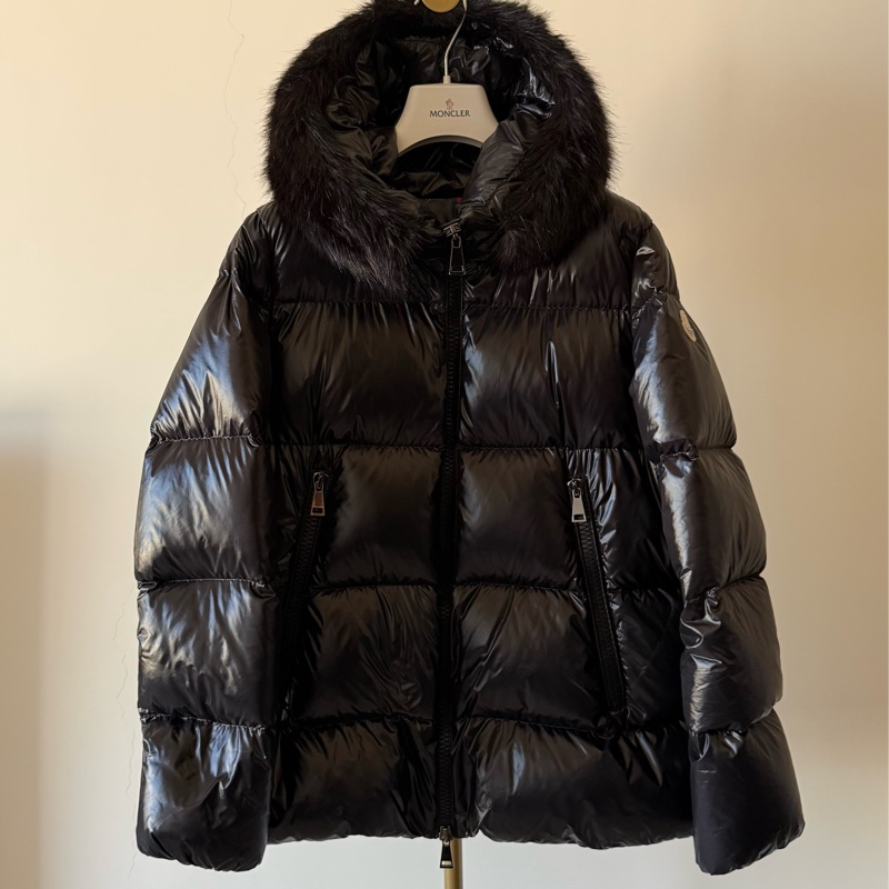 天氣冷了☃️Moncler 黑色A字版型顯瘦，黃金尺寸3號-0