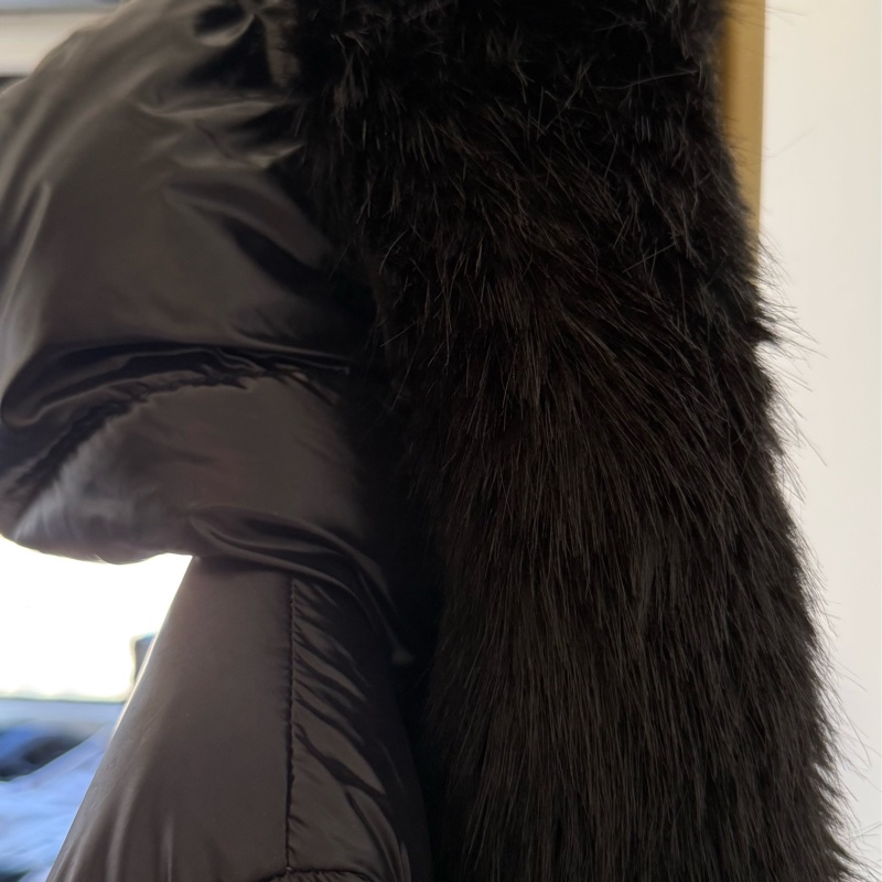 天氣冷了☃️Moncler 黑色A字版型顯瘦，黃金尺寸3號-2