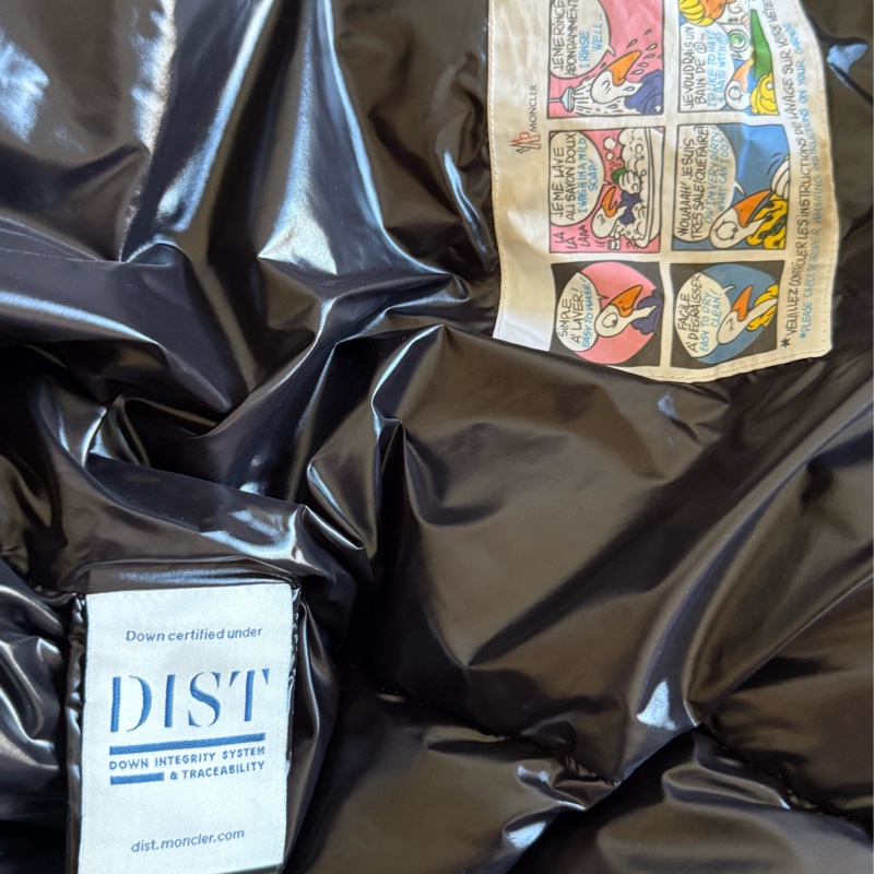 天氣冷了☃️Moncler 黑色A字版型顯瘦，黃金尺寸3號-5