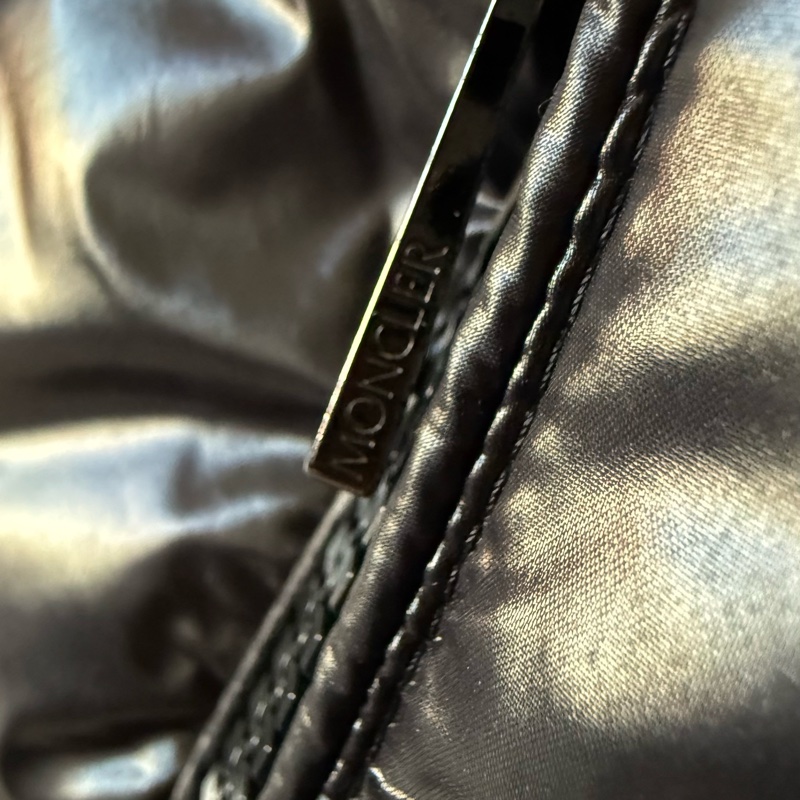 天氣冷了☃️Moncler 黑色A字版型顯瘦，黃金尺寸3號-6