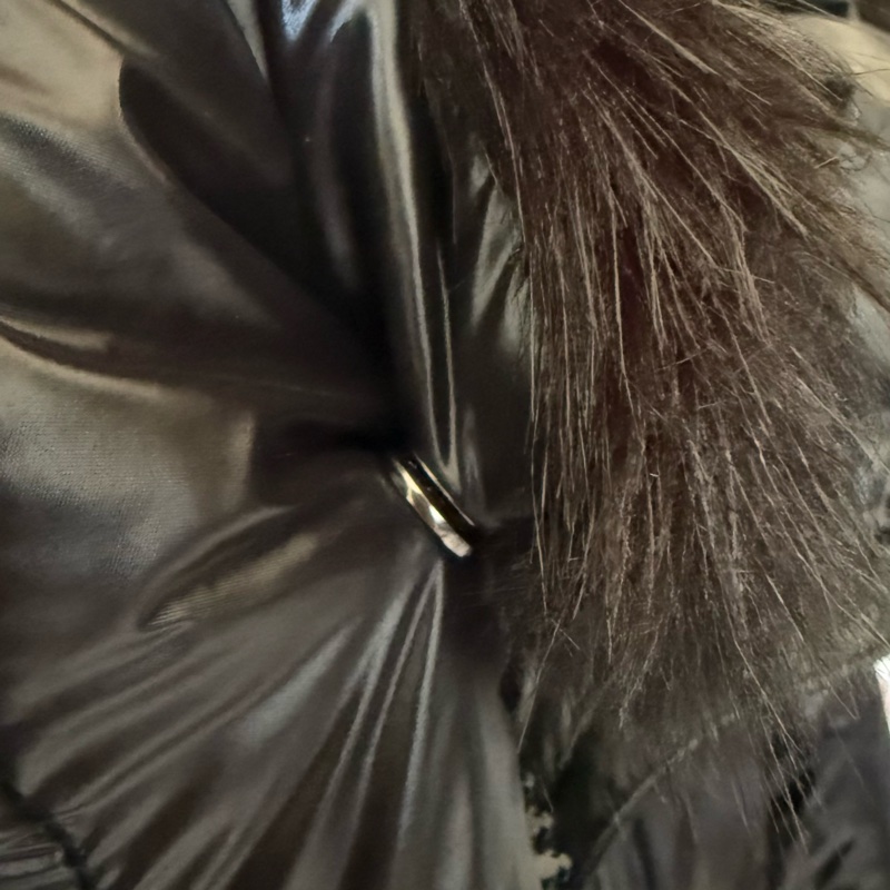 天氣冷了☃️Moncler 黑色A字版型顯瘦，黃金尺寸3號-7