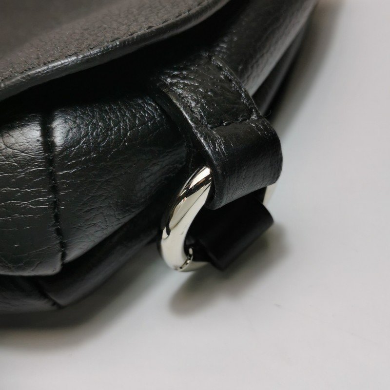 Burberry 牛皮純色字母Logo斜挎單肩包-10