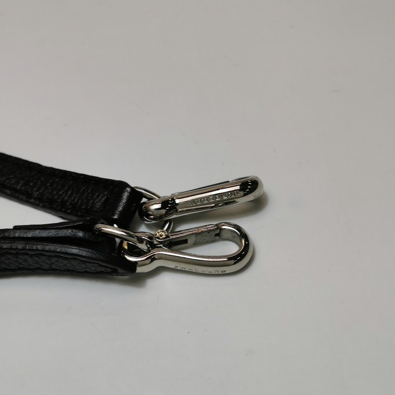 Burberry 牛皮純色字母Logo斜挎單肩包-12