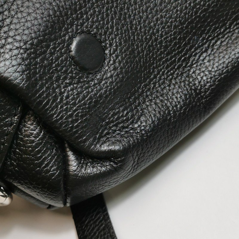 Burberry 牛皮純色字母Logo斜挎單肩包-13