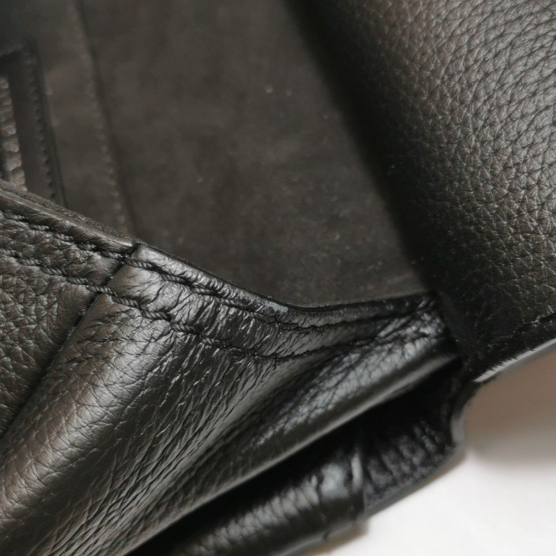 Burberry 牛皮純色字母Logo斜挎單肩包-17