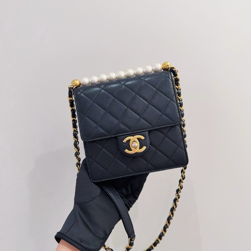 Chanel 黑金菱格羊皮竪版珍珠鏈條包 尺寸約16*4*17cm 附件：防塵袋、29開身份卡 金屬鏈條搭配珍珠-6