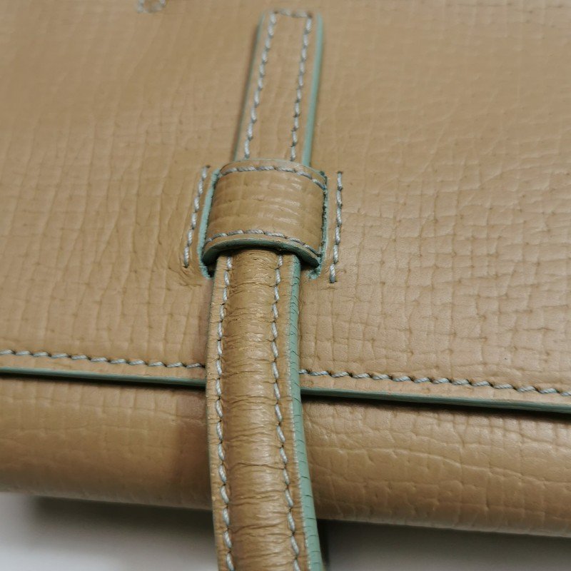 Loewe 牛皮純色字母Logo壓印手提包-19