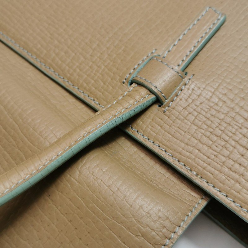 Loewe 牛皮純色字母Logo壓印手提包-21