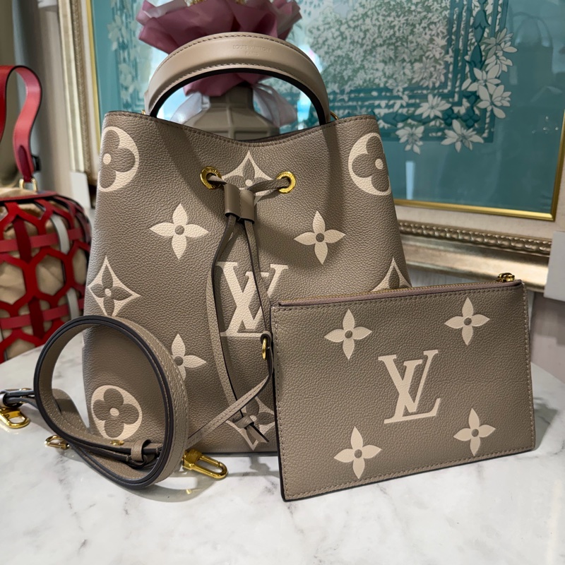 LV班鳩灰牛皮壓紋Neo Noe MM金釦束口肩斜水桶包M45555-0