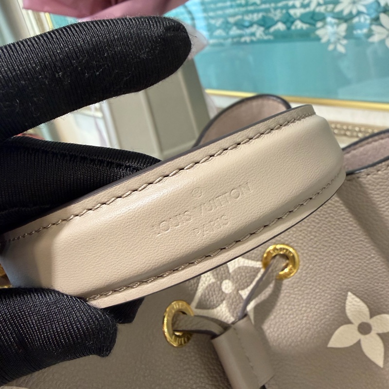 LV班鳩灰牛皮壓紋Neo Noe MM金釦束口肩斜水桶包M45555-6