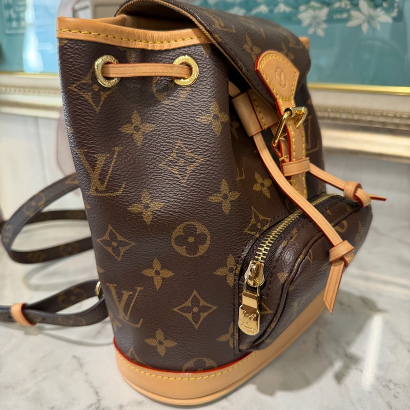 LV原花Montsouris Mini金釦下蓋束口手提後背包-4