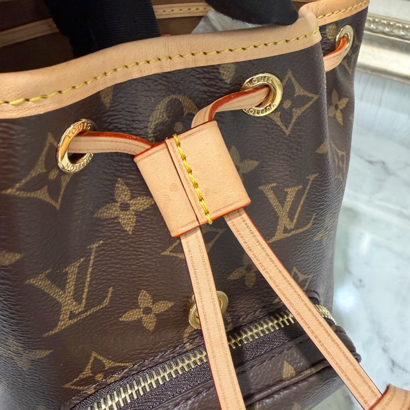 LV原花Montsouris Mini金釦下蓋束口手提後背包-5